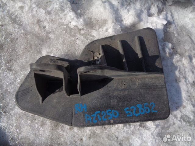 Брызговик задний правый Toyota Avensis AZT250