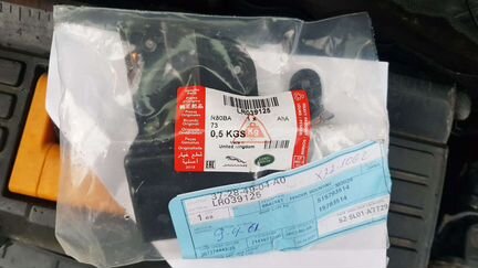 Кронштейн range rover evoque lr039125