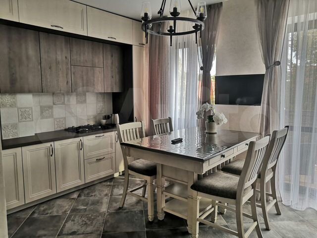 2-к. квартира, 61 м², 2/3 эт.