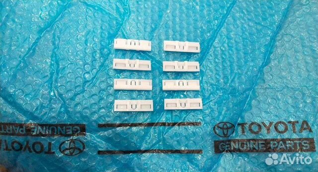 Клипса молдинга лобового стекла Ленд Крузер 200