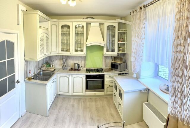 2-к. квартира, 85 м², 8/10 эт.