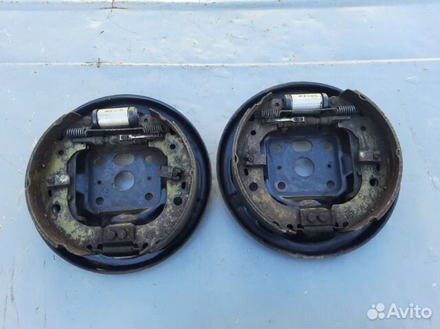 Щиток задней ступицы Форд Торнео Коннект