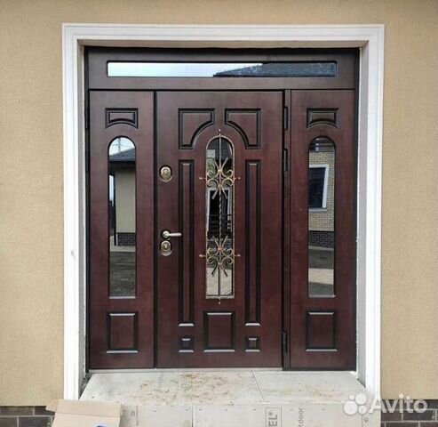 Дверь входная парадная в дом