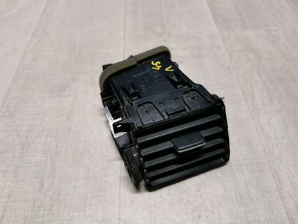 Дефлектор воздушный Nissan Tiida C11 1.6 HR16DE