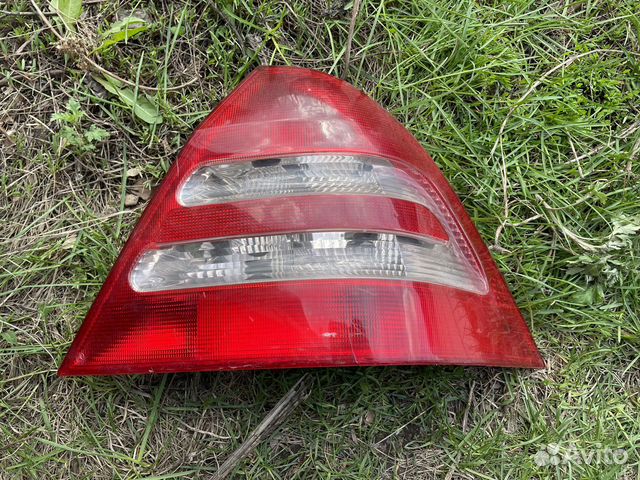 Фонарь правый Mercedes W203 седан