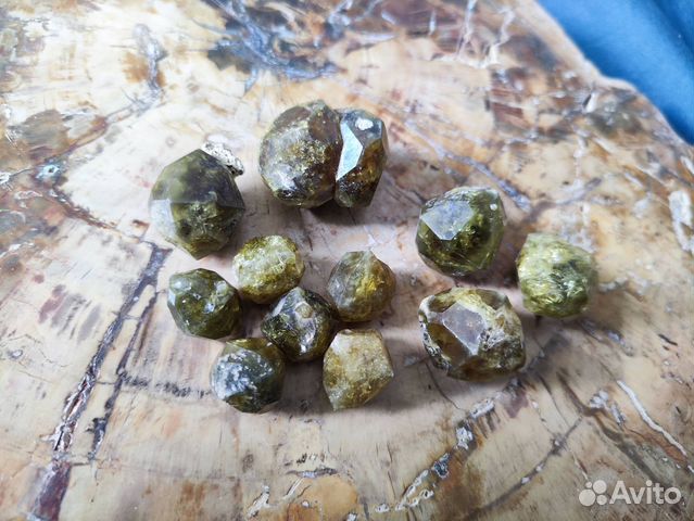 Натуральный гранат кристаллы