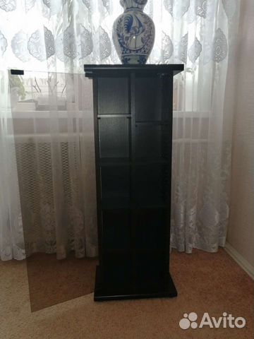 Тумба с чёрным стеклом