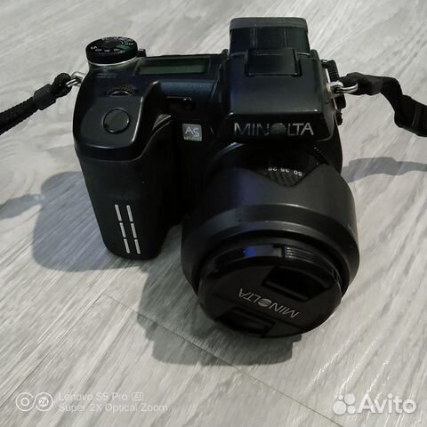 Полупрофессиональную цифроваю фотокамеру Minolta D