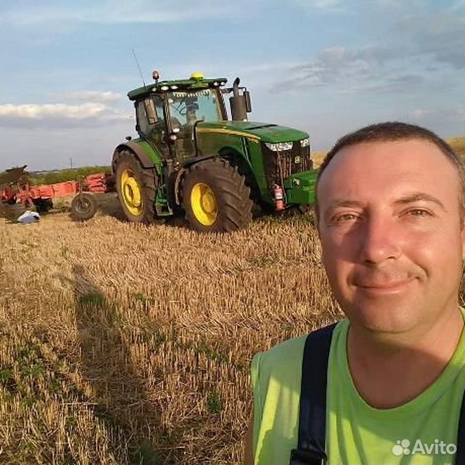 Будни тракториста сварщика. Тракторист михалыч строительство дорог. Трактор блоггер. Деревенский тракторист. Трактор блоггер.