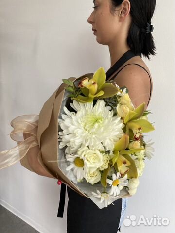 Букет цветов с орхидеей