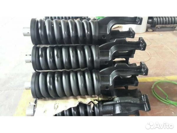 Механизм натяжения цепи Volvo EC210