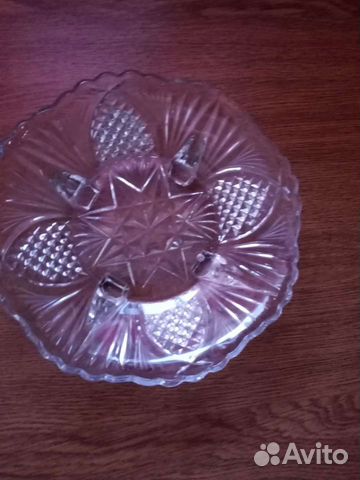 Ваза для фруктов на ножке