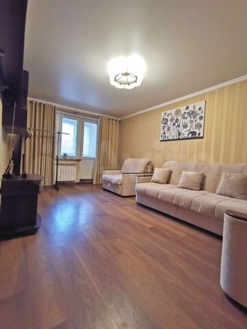 2-к. квартира, 70 м², 1/17 эт.