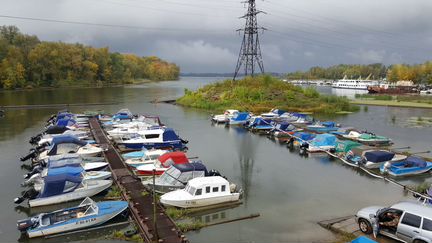 Стоянка для катеров лодочная станция