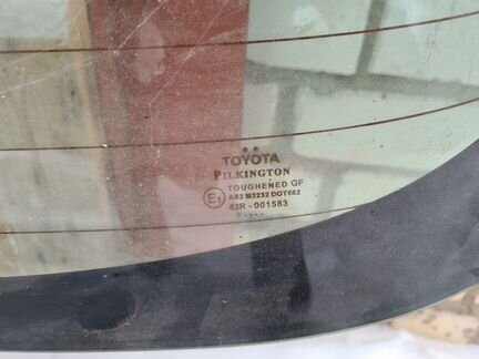 Стекло крышки багажника Toyota Corolla