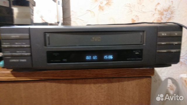 Видиомагнитофон JVC HR J1200A + 14 кассет