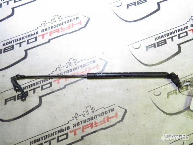 Амортизатор багажника toyota vitz yaris NCP10 NCP1