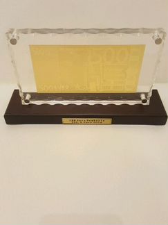 Сувенир 500 евро на подставке