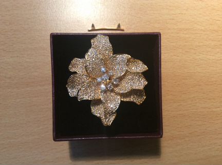 Новое роскошное золотое кольцо с бриллиантами