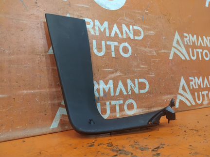 Обшивка двери багажника левая верхняя Mercedes