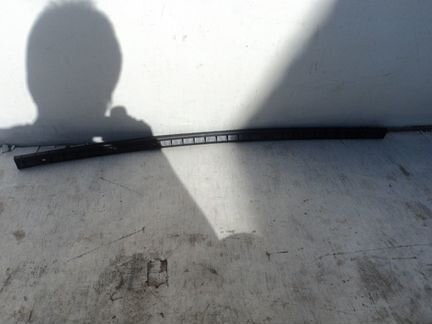 Направляющая заднего бампера VW Passat B5