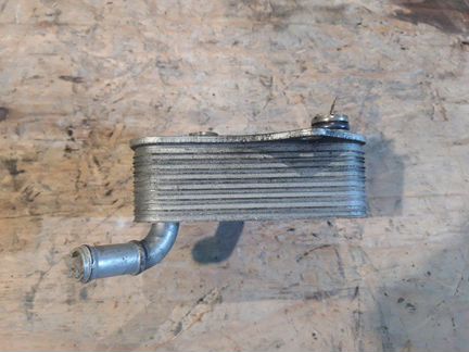 Радиатор масляный Audi A4 B7 2.0 2005