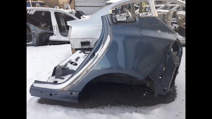 Задняя левая четверть Volvo v40 cross country