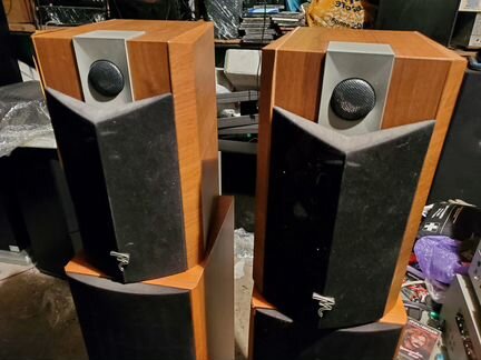 Focal колонки и есть еще 3 колонки и саб