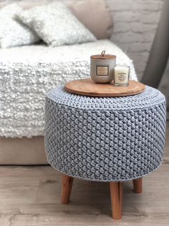 Пуф на ножках