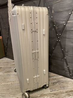 Алюминиевый чемодан