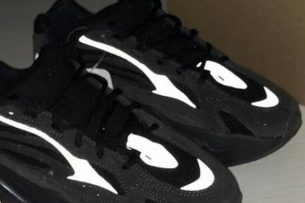 Adidas Yeezy Boost 700 V2 Vanta