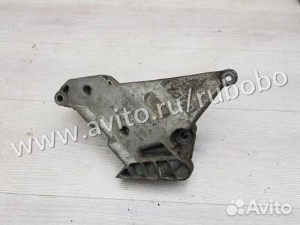 Кронштейн Vw Passat B6 BXE 2006