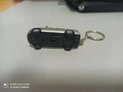 Брелок модель машинки Audi Q7 1:64