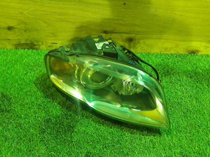 Фара правая Audi A4 B7 2005