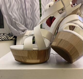 Продаю оригинальные босоножки Casadei