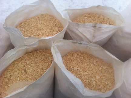 Опилки в мешках