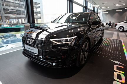 Audi e-tron AT, 2020