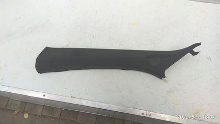 Облицовка передней стойки внутренняя левая Audi Q7