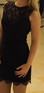 Вечернее платье черное приталенное с кружевом