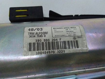 Подушка безопасности в торпедо Volkswagen Passat