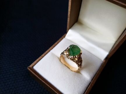 Золотое кольцо с природным изумрудом 2,4 карата