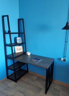 Стол-стелаж