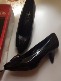 Туфли новые лакированные черные