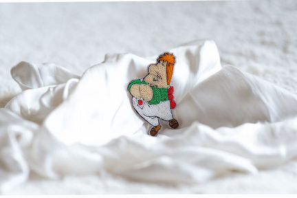 Брошь из бисера 