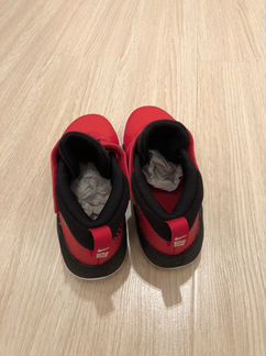 Кроссовки Nike Teamhustle 32