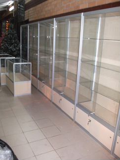 Пристенные витрины для автозапчастей