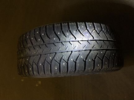 Шипованные зимние шины 255 50 R19 Bridgestone