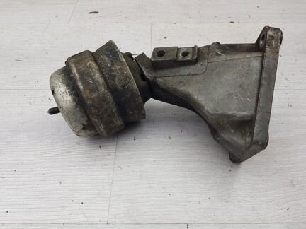Опора двигателя Audi Allroad C5 ARE 2002