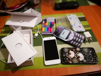 iPhone 5, 16Гб. и 5 чехлов к нему