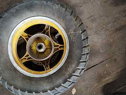 Диск задний 13 дюймов на скутер. Колеса скутер авито. Колеса скутер авито. Заднее колесо скутера 12. Диски на скутер 10 дюймов.